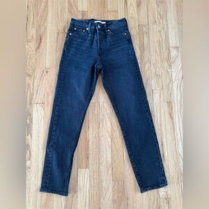 Levi's Women's dark Wash Straight Jeans